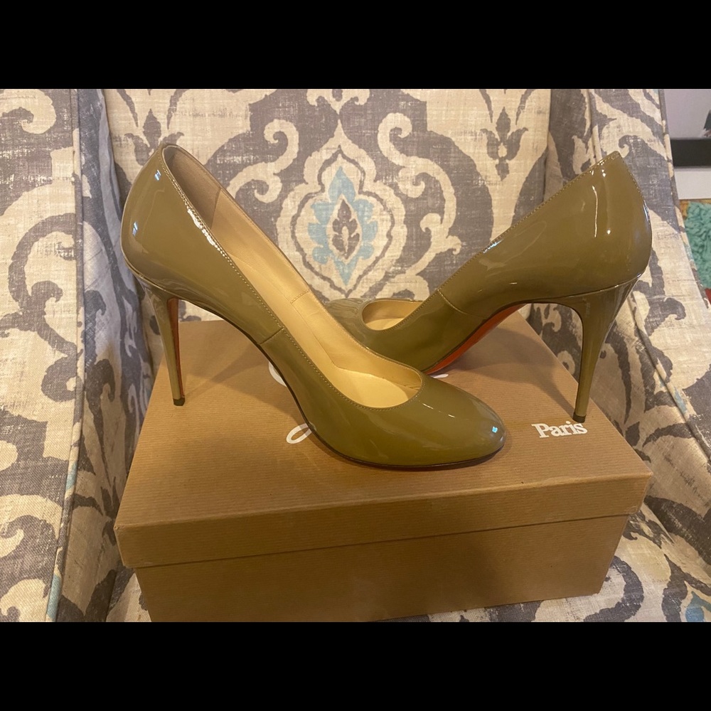Louboutin Fifi 100 patent leather shoe